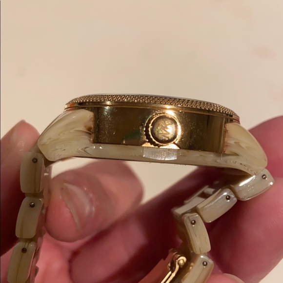 Michael Kors Mother of Pearl gold tone watch - Picture 7 of 7